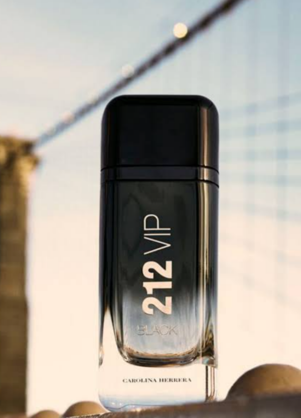 212 VIP BLACK Eau de Parfum masculino - Image 4